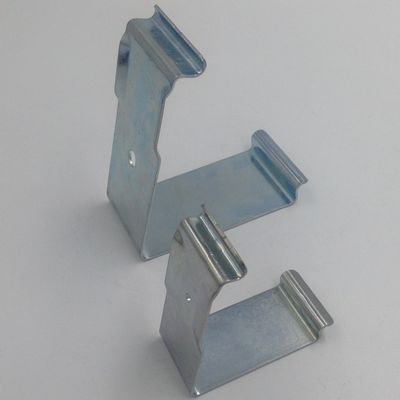 購入 頑丈な金属クリップ 箱のための精密スタンプ 固定 防腐コーティング online manufacture